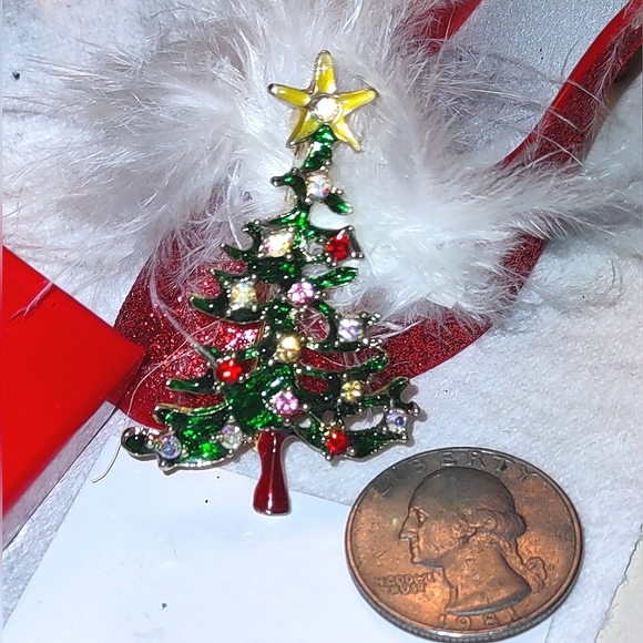 Almost Charlie Brown Christmas Tree Brooch - Picture 5 of 12